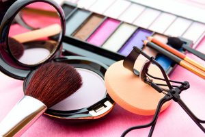 Como Esconder as Olheiras: Concealers, Truques de Maquiagem e métodos de Aplicação